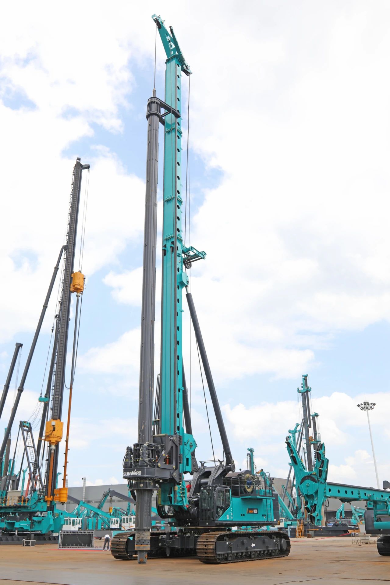 “破紀(jì)錄王者”再出征！山河智能SWDM800旋挖鉆機(jī)成功交機(jī)