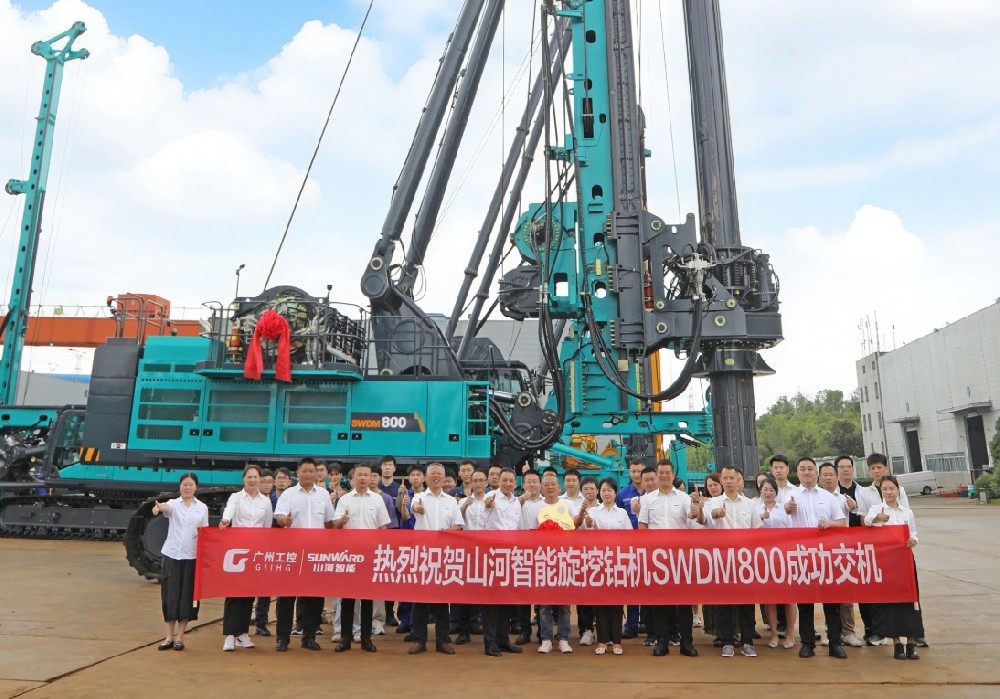 “破紀(jì)錄王者”再出征！山河智能SWDM800旋挖鉆機(jī)成功交機(jī)